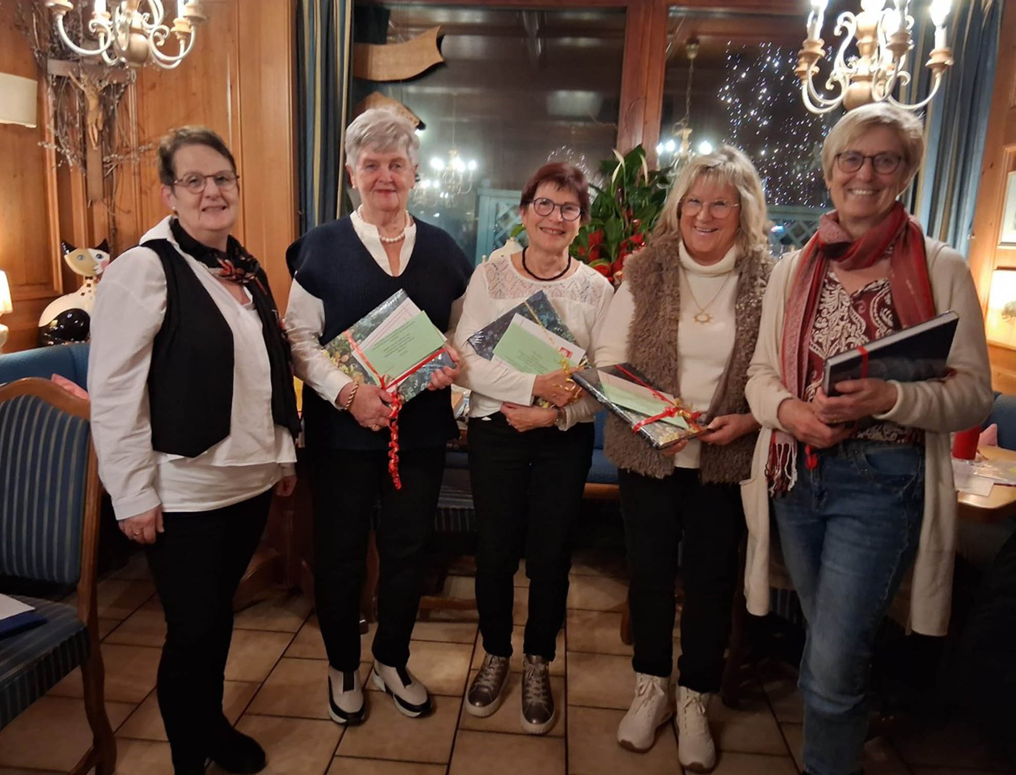 Die geehrten Ehrenamtlichen mit Koordinatorin Monika Seckmeyer