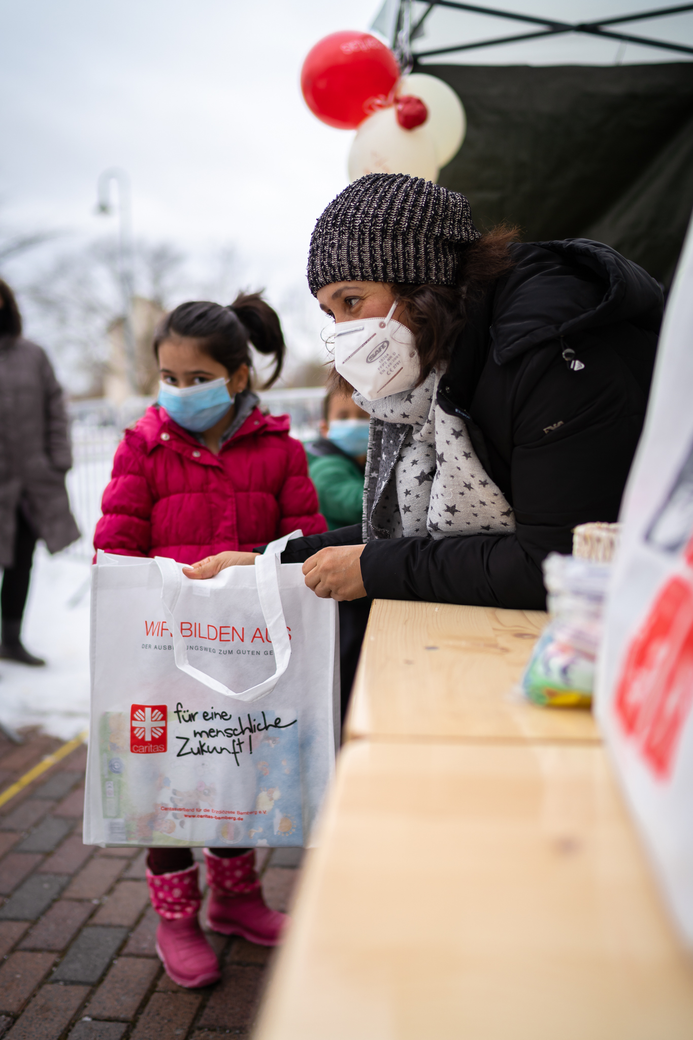Geschenktaschen für Vorschulkinder im ANKER-Zentrum