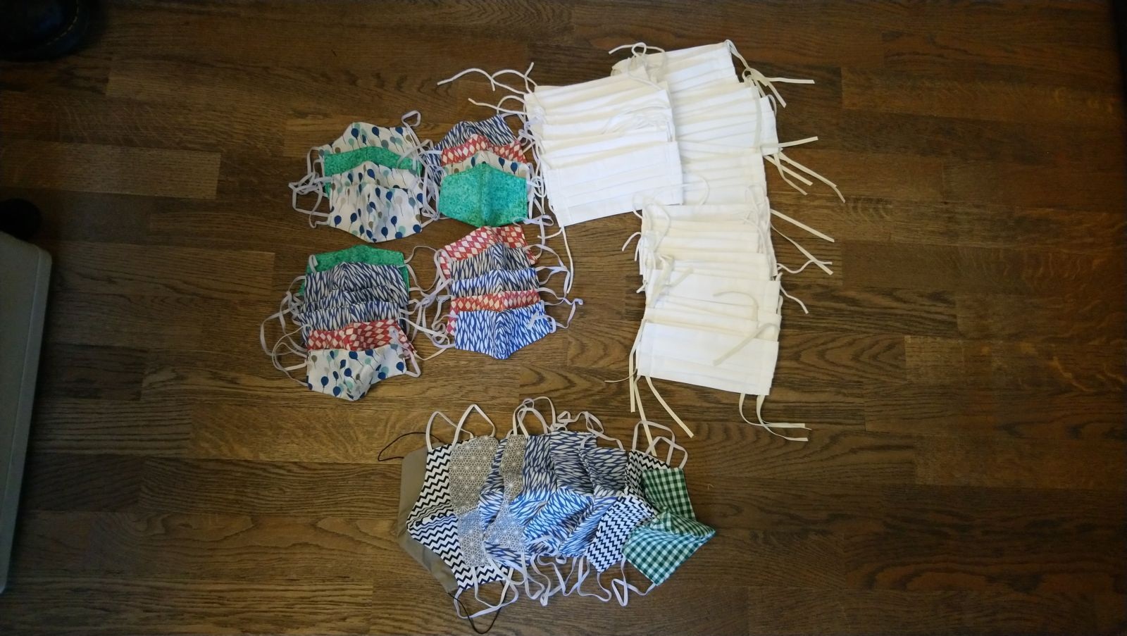 Ehrenamtliche nähen Mund-Nasen-Schutz-Masken für Geflüchtete