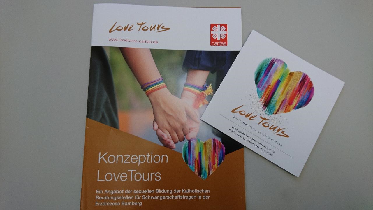 Flyer Konzeption Love Tours