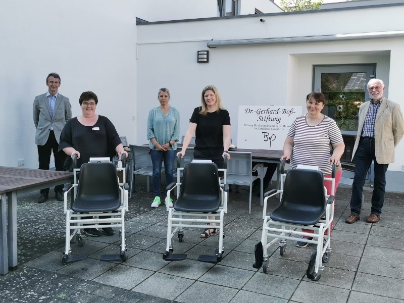 Übergabe Rollstuhlwagen